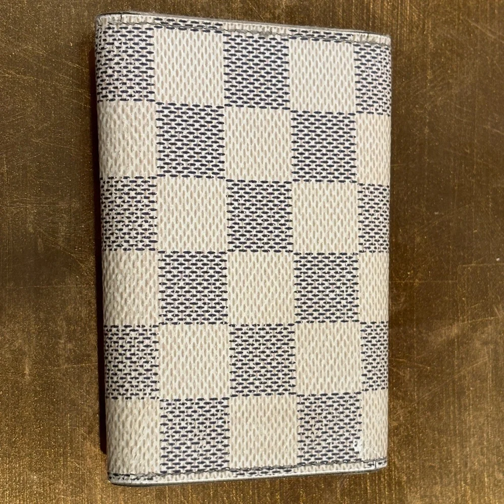 Louis Vuitton Damier Azur canvas 6 Key Holder
CT2106 - Picture 4 of 15
